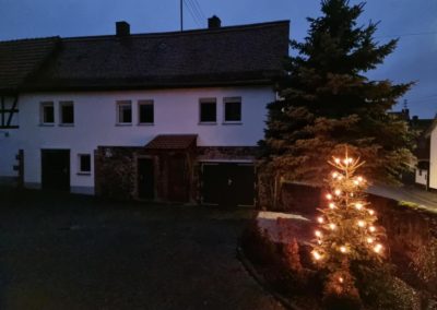 Der Iwwerdorfer Hof bei Nacht